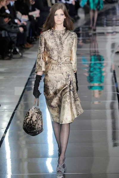 Look 19